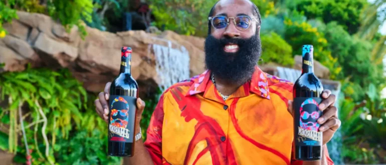 James Harden, star des Sixers, met la barbe sur la bouteille